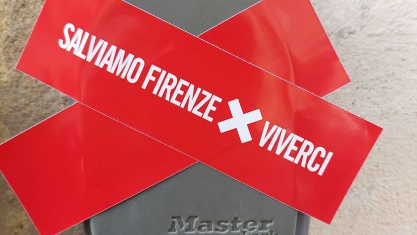 Firenze, protesta attivisti contro affitti brevi